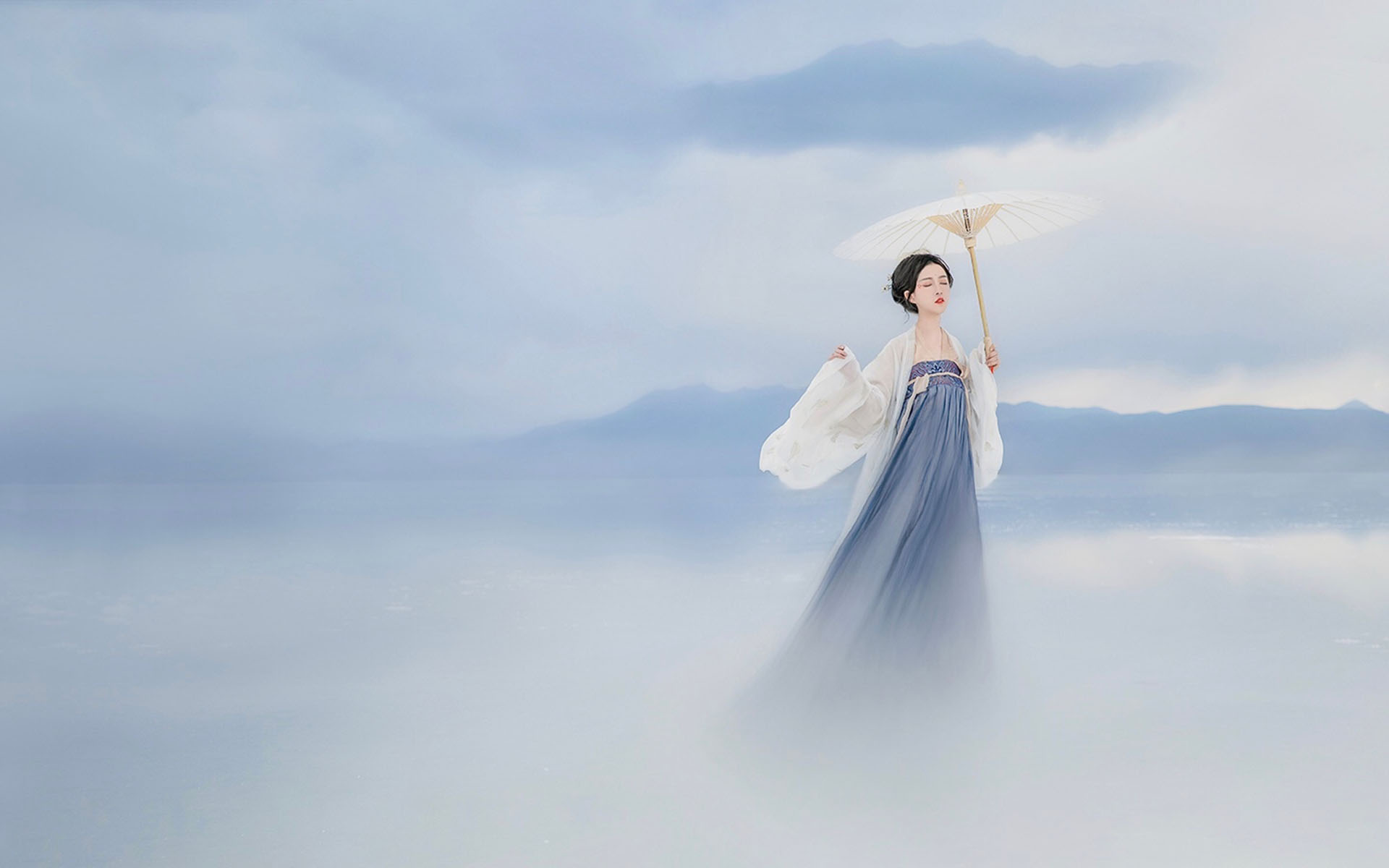 古典仙气美女高清桌面壁纸 鞋履发饰中的东方韵致